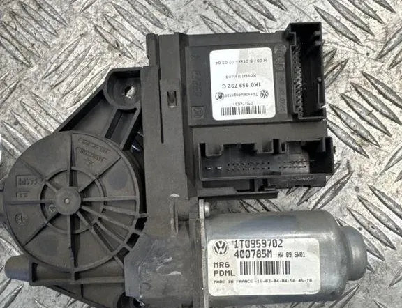 VOLKSWAGEN Touran 1 generation (2003-2015) Priekšējo kreiso durvju logu pacēlāja motorīts 1T0959702 33309941