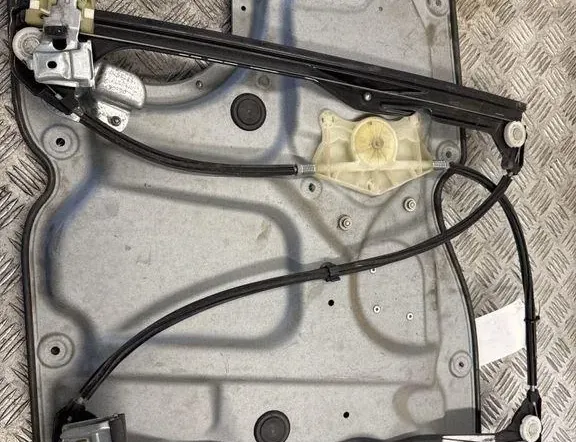 VOLKSWAGEN Touran 1 generation (2003-2015) Стеклоподъемник передней левой двери 1T1837729AG 33309967