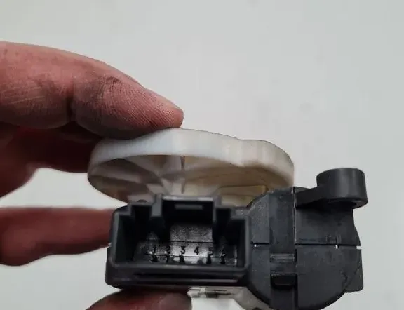 AUDI A4 B8/8K (2011-2016) Клапаны управления внутренним подогревом 8E1820511C 33390506