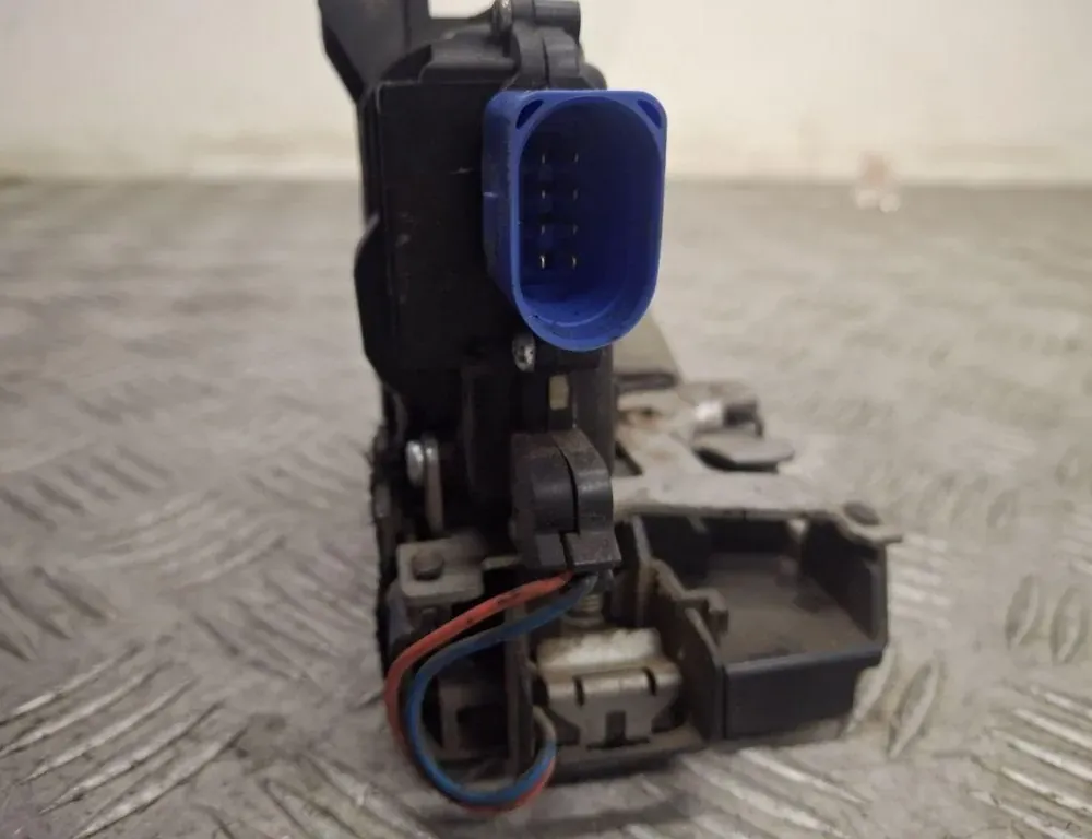 SKODA Roomster 5J  (2010-2015) Priekšējo kreiso durvju slēdzene 3B1837015AR 34262861