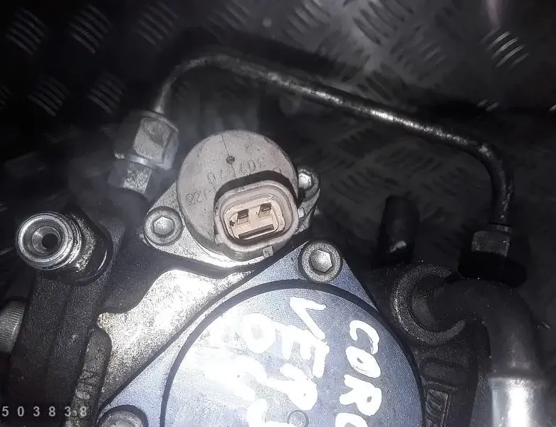 LAND ROVER Defender 1 generation (1983-2016) Degvielas rampa 221000r010 31739823