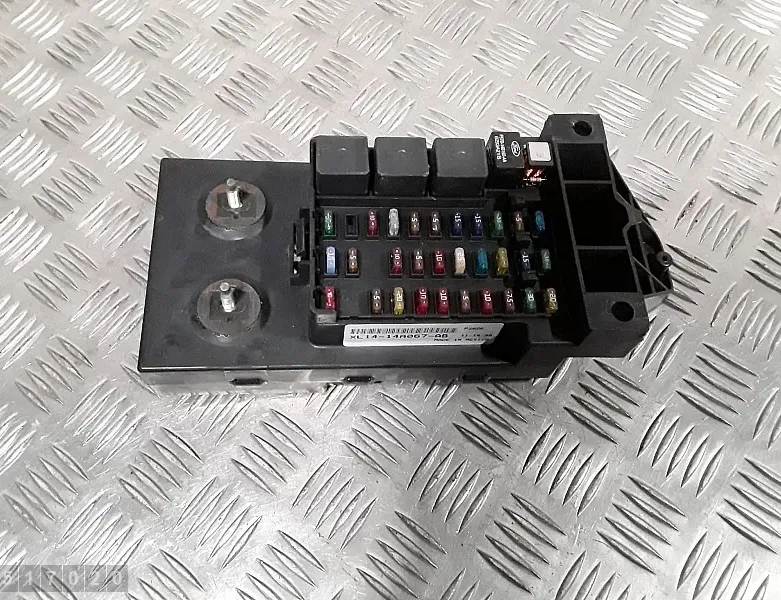 LAND ROVER Defender 1 generation (1983-2016) Блок предохранителей XL1414A067AB 33545750