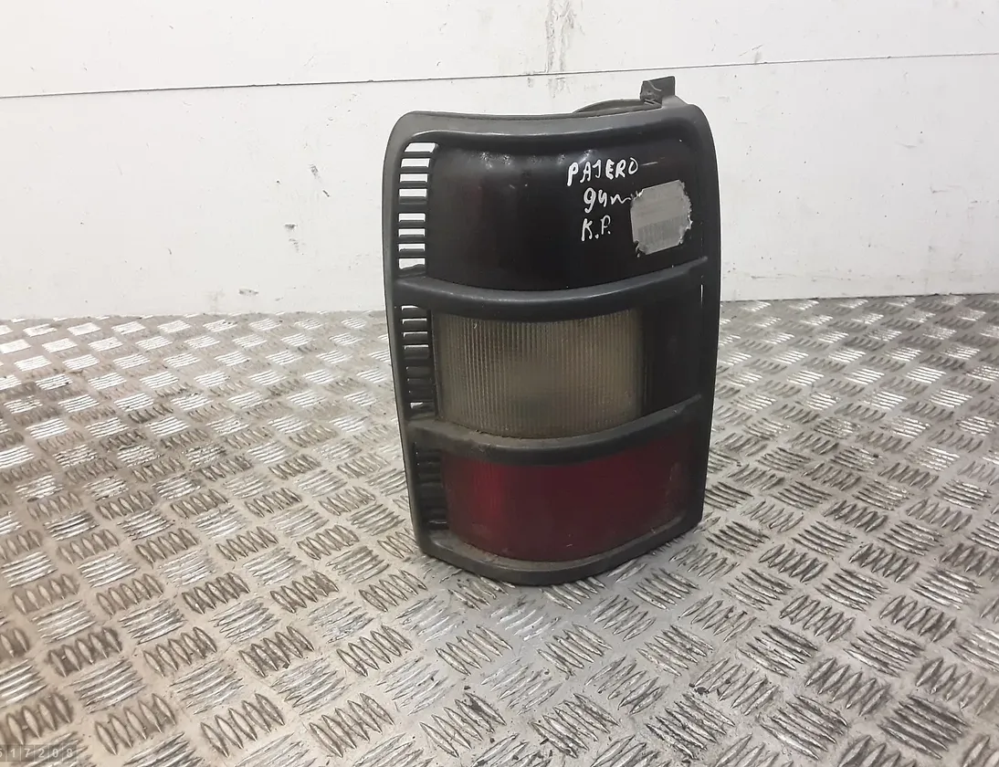 LAND ROVER Defender 1 generation (1983-2016) Rear Left Taillight 33551619