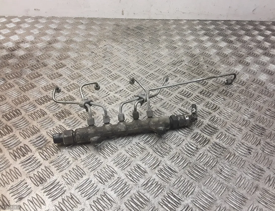 LAND ROVER Defender 1 generation (1983-2016) Left Side Fuel Rail 33551642