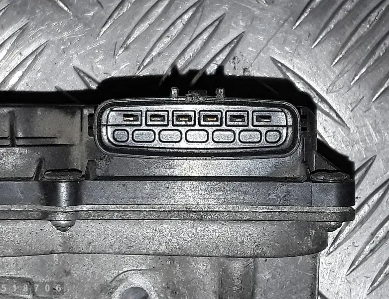 LAND ROVER Defender 1 generation (1983-2016) Droseļvārsts 8677694 33705618