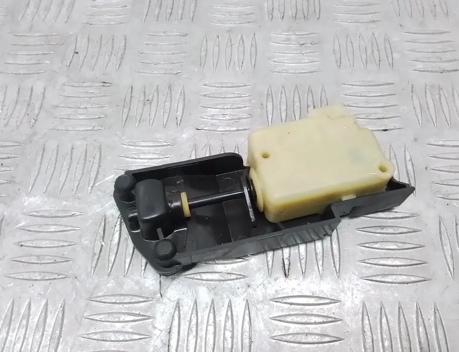 VOLVO XC90 1 generation (2002-2014) Замок крышки топливного бака 30612856 27183748