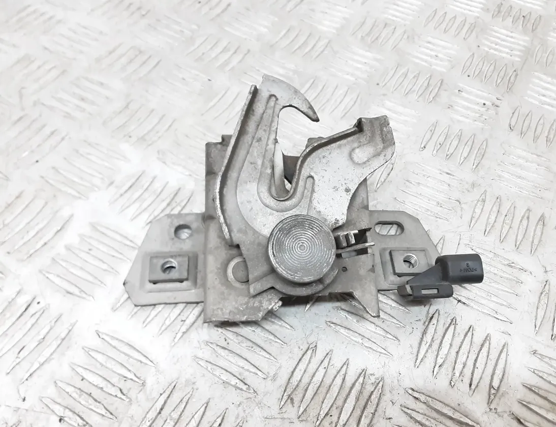 VOLVO V50 1 generation (2003-2012) Motora pārsega slēdzene 30716530 31691792