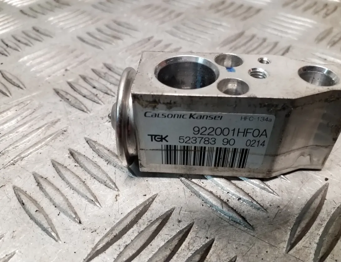 NISSAN Juke YF15 (2010-2020) КЛАПАН РАСШИРЕНИЯ КОНДИЦИОНЕРА ВОЗДУХА 922001HF0A 33333511