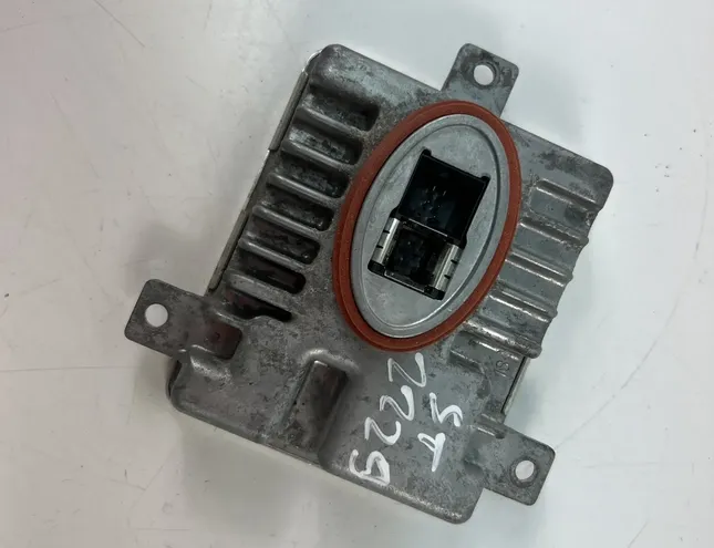 BMW 5 Series F10/F11 (2009-2017) Xenon Light Control Unit 7237647 28188507