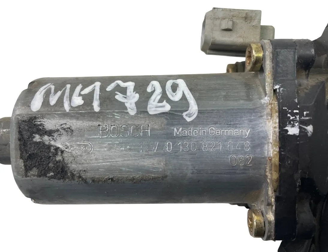 PEUGEOT 306 1 generation (1993-2002) Priekšējo labo durvju logu pacelšanas motorīts 0130821648 34207949