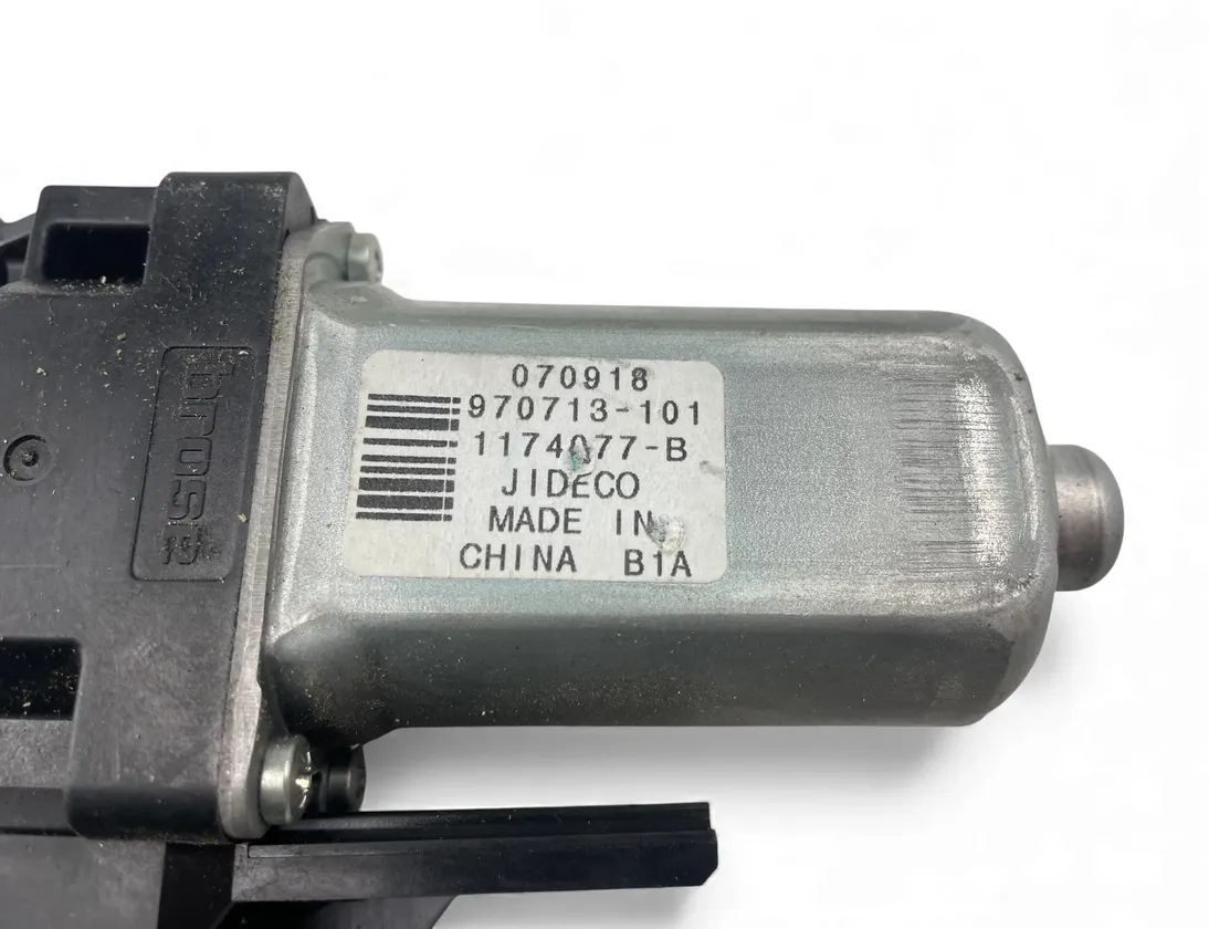 VOLVO V60 1 generation (2010-2020) Priekšējo kreiso durvju logu pacēlāja motorīts 970713-101 33478247