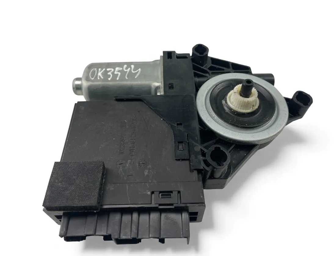 VOLVO V60 1 generation (2010-2020) Priekšējo labo durvju logu pacelšanas motorīts 966269-103 33479073