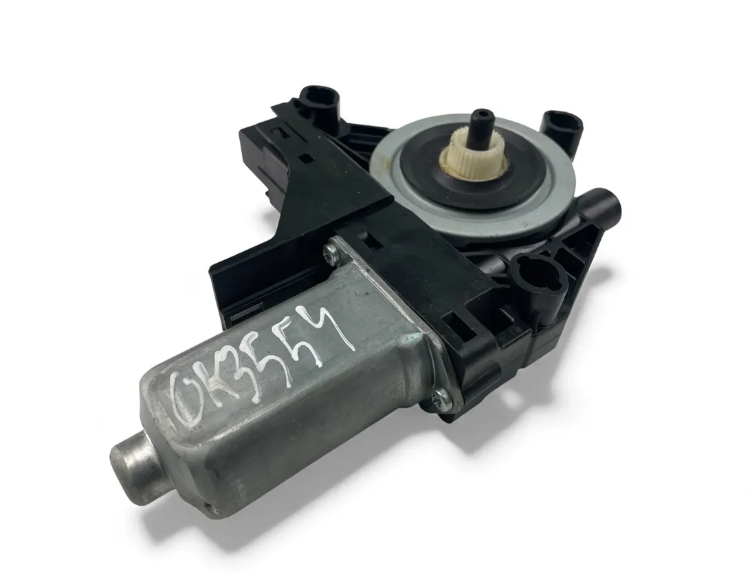 VOLVO V60 1 generation (2010-2020) Priekšējo kreiso durvju logu pacēlāja motorīts 966268-102 33479626