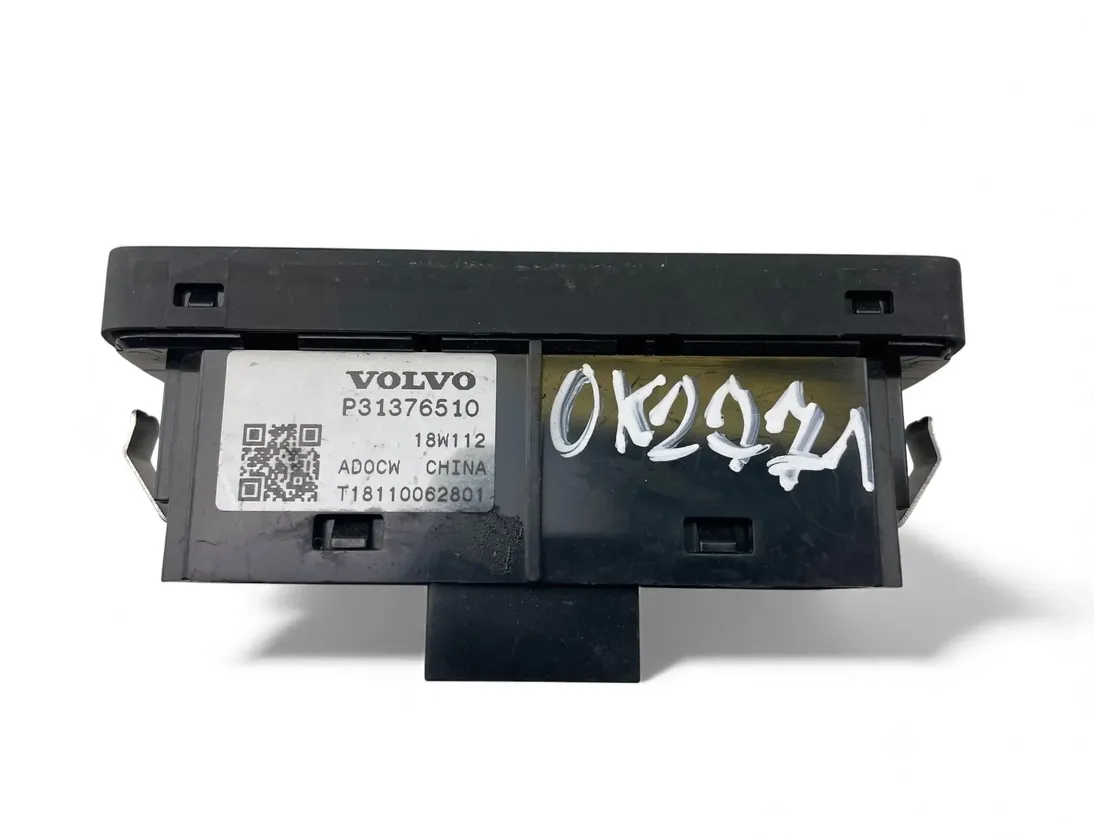 VOLVO XC60 2 generation (2017-2024) Back cover Open Switches P31376510 33501616
