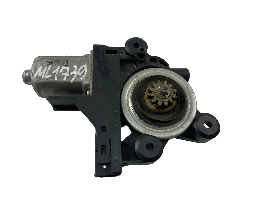 VOLVO V70 3 generation (2007-2020) Aizmugurējo labo durvju loga vadības motorīts 970716-101 34207994