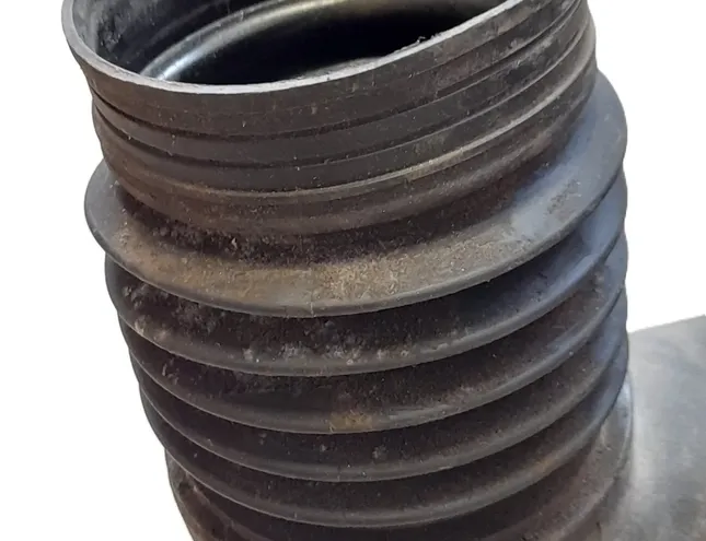 IVECO EuroCargo I-III (1991-2015) Воздухозаборный шланг - от воздушного фильтра до турбины 504036774 33912466