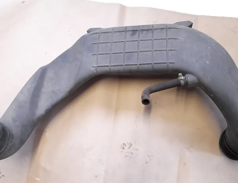 IVECO EuroCargo I-III (1991-2015) Воздухозаборный шланг - от воздушного фильтра до турбины 504036774 33912466