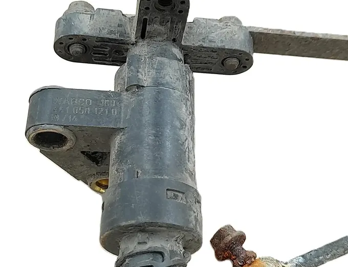 MERCEDES-BENZ ACTROS MP2 / MP3 (2002-present) Aizmugurējā kreisā augstuma līmeņa sensors A0035422618,A0035422618,0035422618,4410501210,4410501210,A9343200027,A9343200027,9343200027 33915096