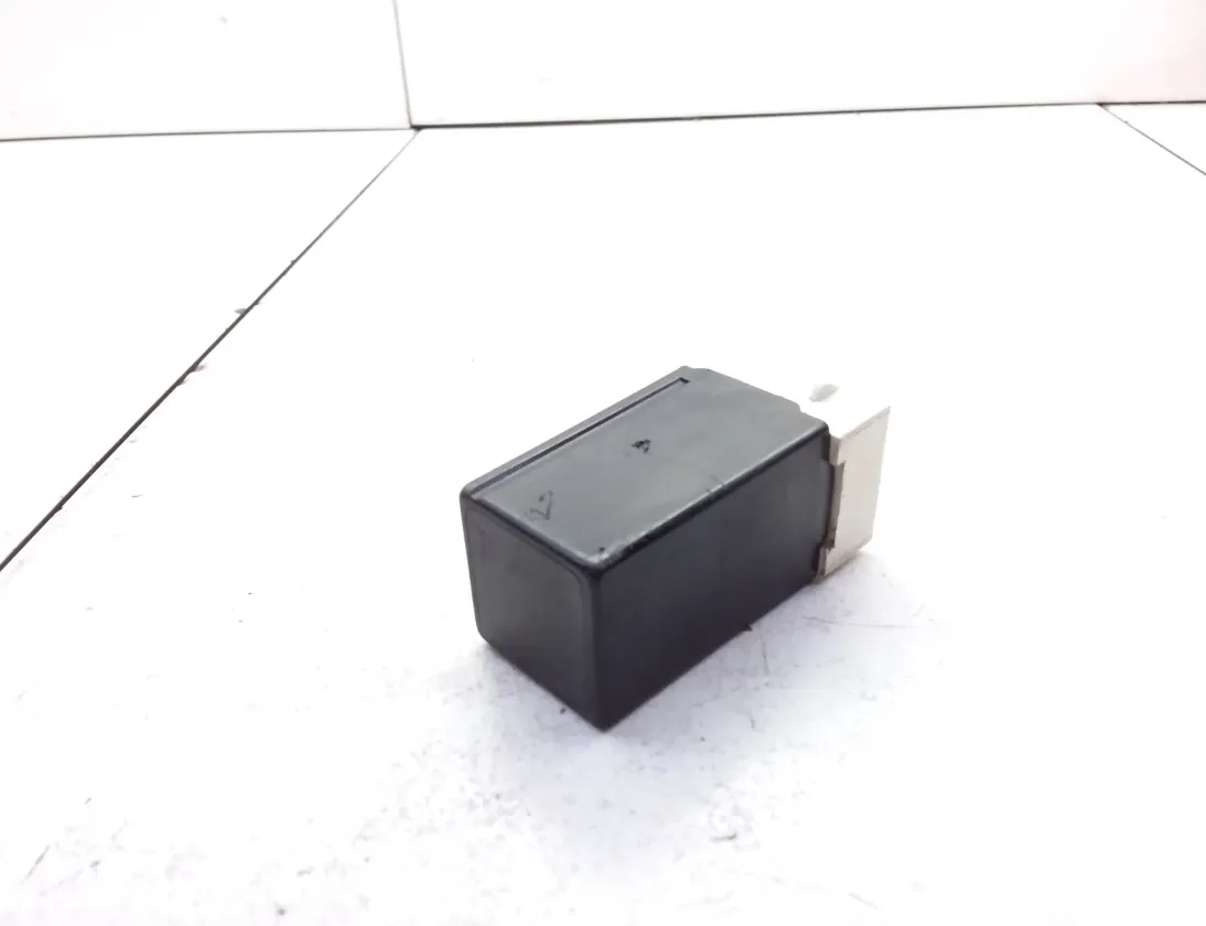 VOLVO V40 1 generation (1996-2004) Relejs 30883035 14230923