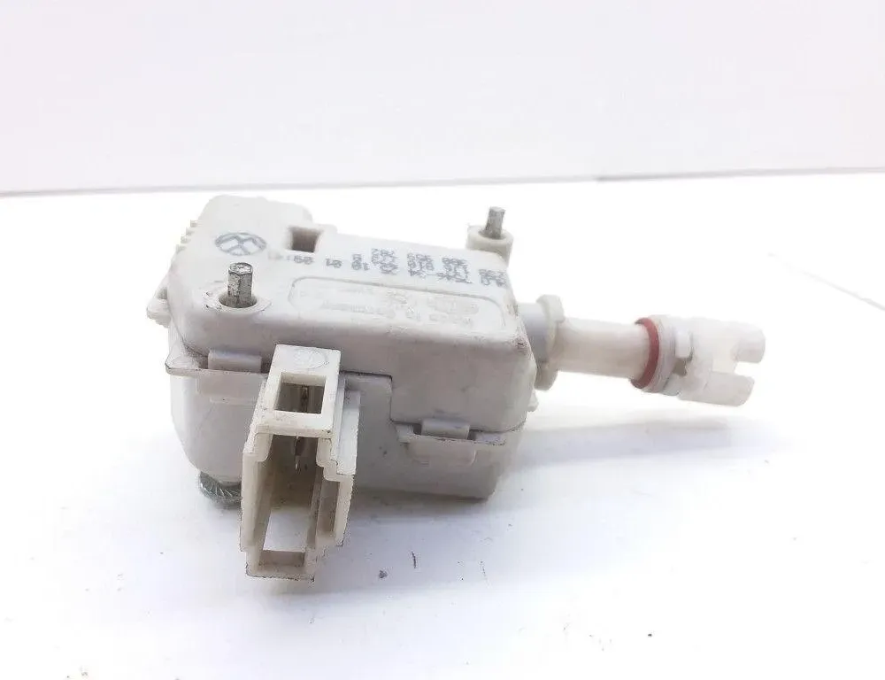 VOLKSWAGEN Golf 5 generation (2003-2009) Замок крышки топливного бака 1J6810773B 20326526