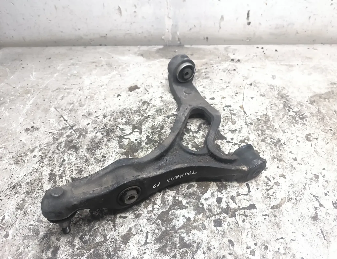 VOLKSWAGEN Touareg 1 generation (2002-2010) Front Right Arm 33518393