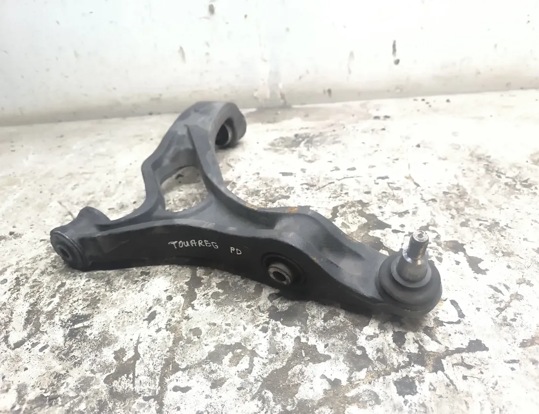 VOLKSWAGEN Touareg 1 generation (2002-2010) Front Right Arm 33518393