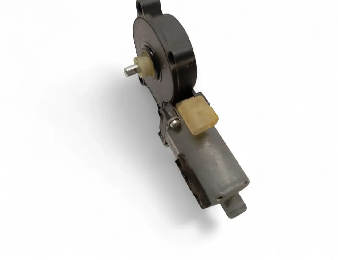 VOLVO V70 2 generation (2000-2008) Aizmugurējo labo durvju loga vadības motorīts 0130821776 30105706