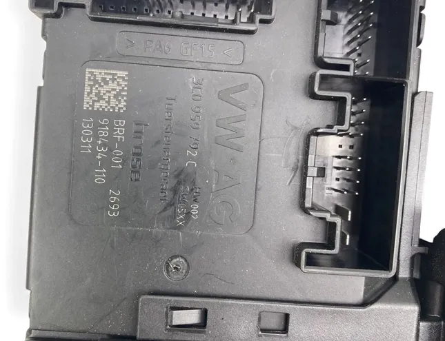 VOLKSWAGEN Passat B7 (2010-2015) Priekšējo labo durvju logu pacelšanas motorīts 3AA959702A 33110885