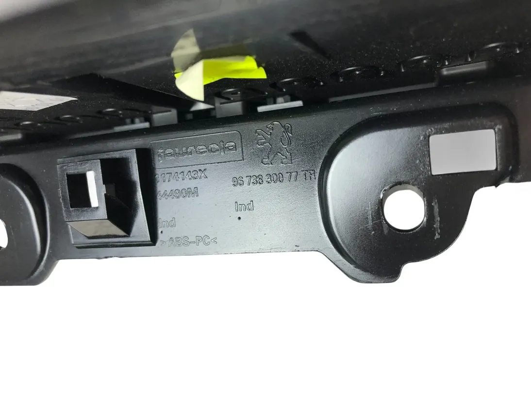 PEUGEOT 208 Peugeot 208 (2012-2015) Centrālās konsoles apdare 9673830077TR 33331546