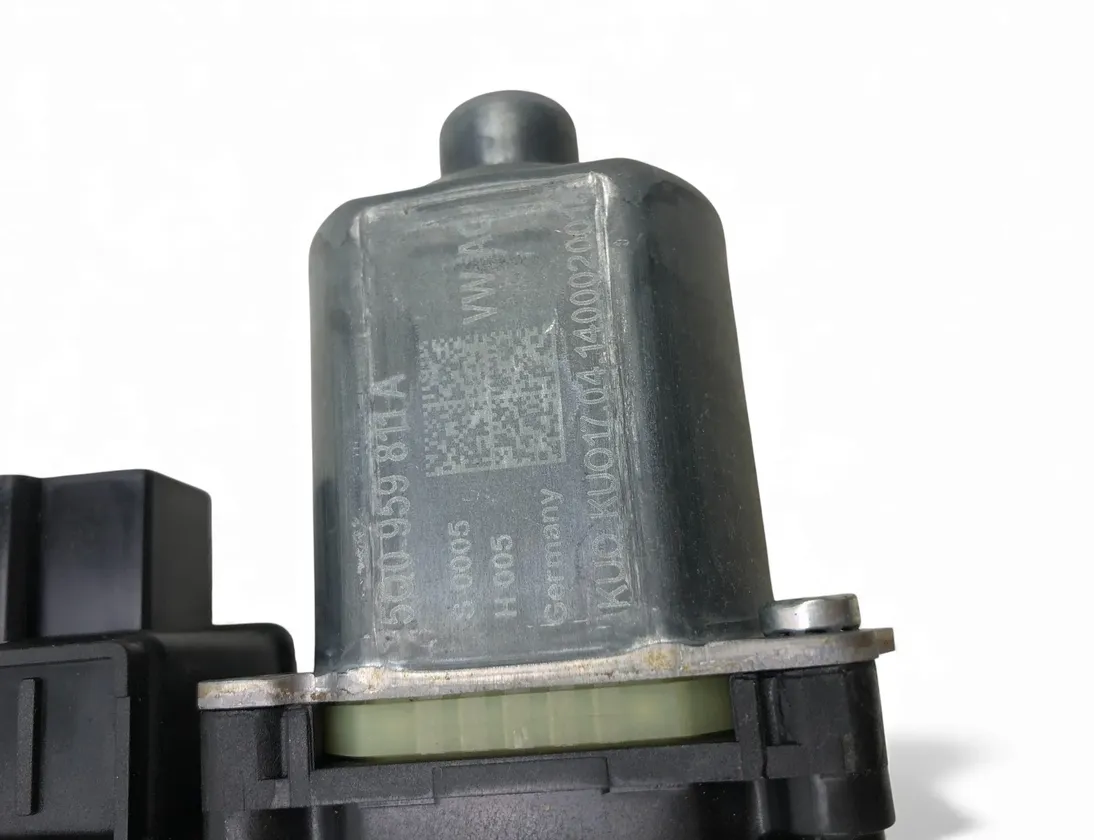 SKODA Octavia 3 generation (2013-2020) Aizmugurējo kreiso durvju loga pacēlāja motorīts 5Q0959811A 33339025