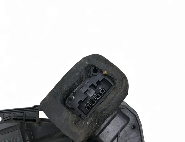 VOLKSWAGEN Golf 7 generation (2012-2024) Priekšējo labo durvju slēdzene 5K1837016D 33374205