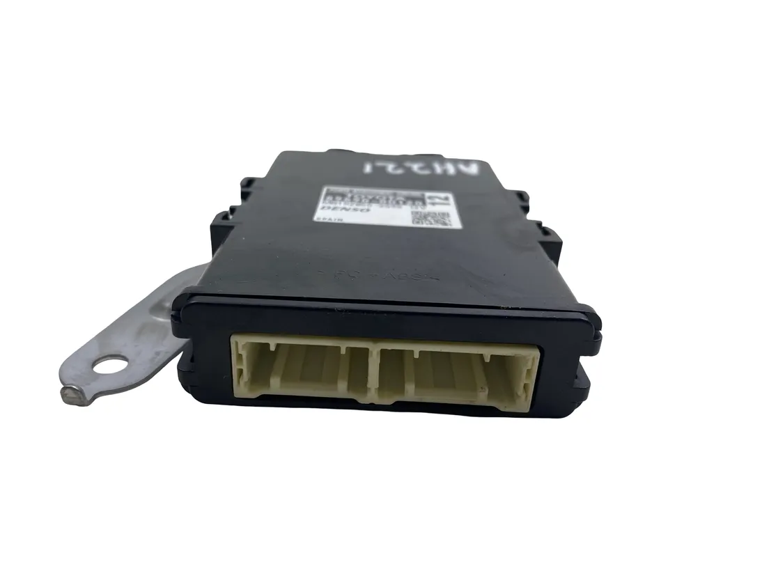 TOYOTA Yaris 3 generation (2010-2019) Power Distribution Box 89690-0D120 33524997