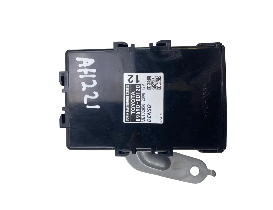 TOYOTA Yaris 3 generation (2010-2019) Power Distribution Box 89690-0D120 33524997