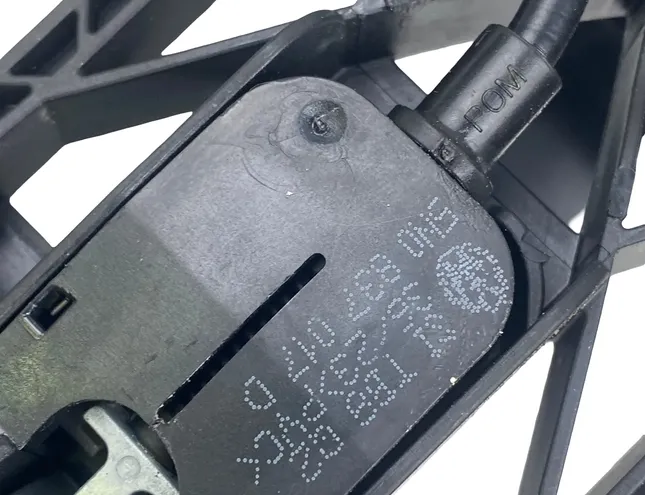 AUDI A3 8V (2012-2020) Наружная ручка задней правой двери 8V0839885,5N0837017D 33615591