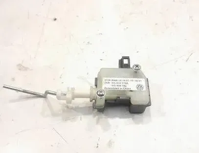 VOLKSWAGEN Jetta 5 generation (2005-2011) Degvielas tvertnes vāciņa bloķēšana 1K5959782,1K5810773A 25913216