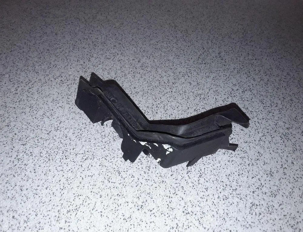 BMW 3 Series E90/E91/E92/E93 (2004-2013) Резина моторного отсека 51767142050 33747290