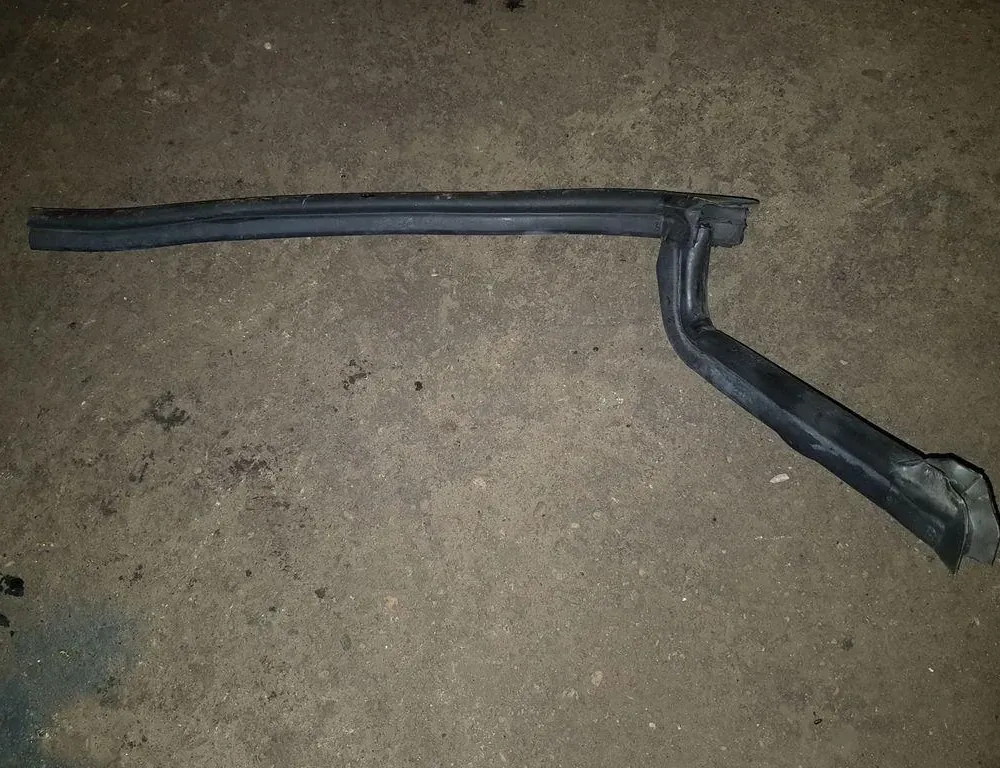 BMW 3 Series E46 (1997-2006) Резина моторного отсека 8215913 33751638