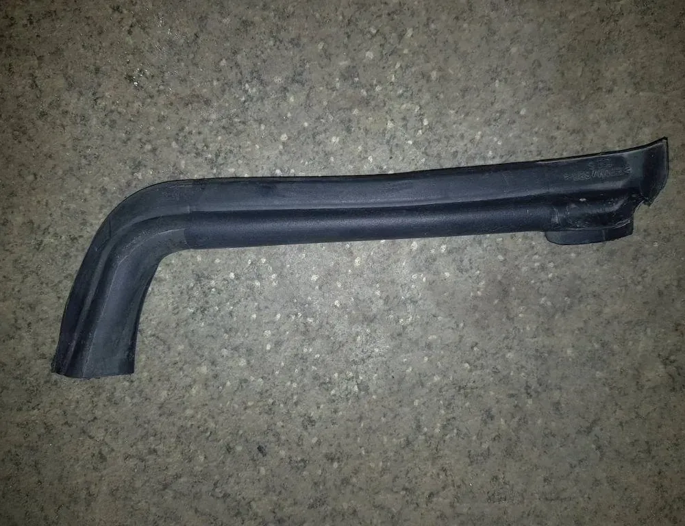 BMW 3 Series E46 (1997-2006) Резина моторного отсека 8215913 33752987