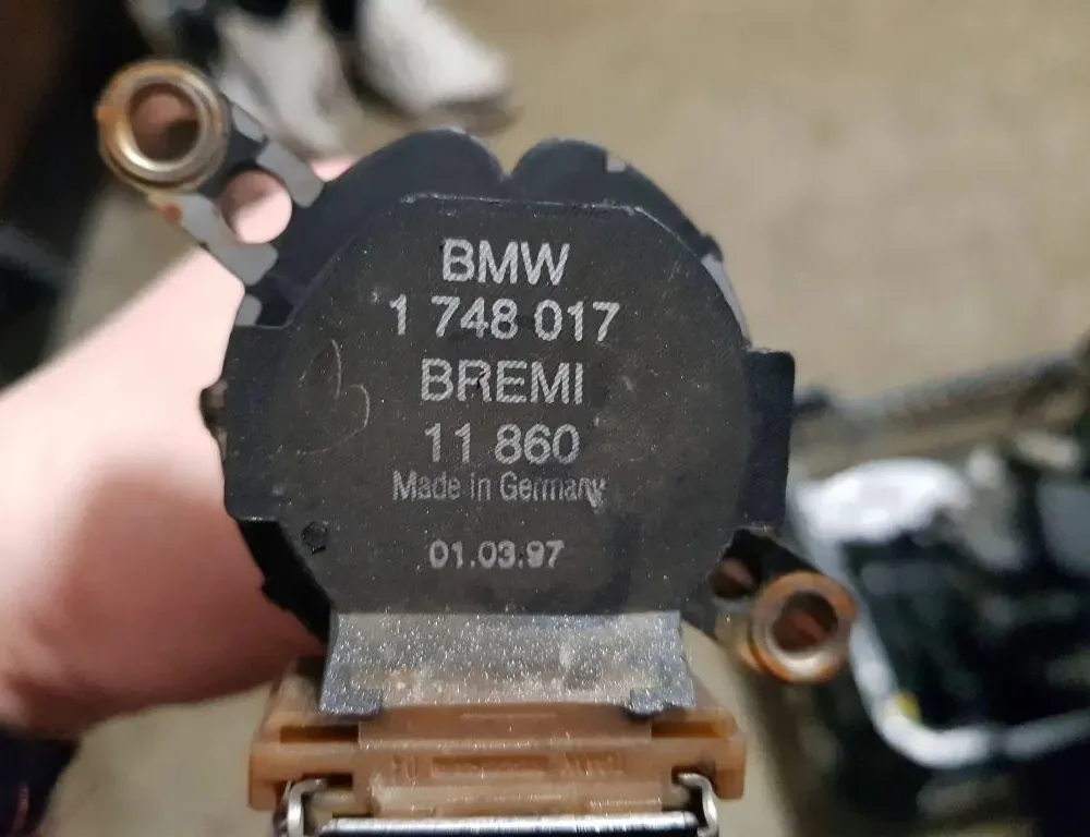 BMW 5 Series E39 (1995-2004) Augstsprieguma aizdedzes spole 1748017 33755306