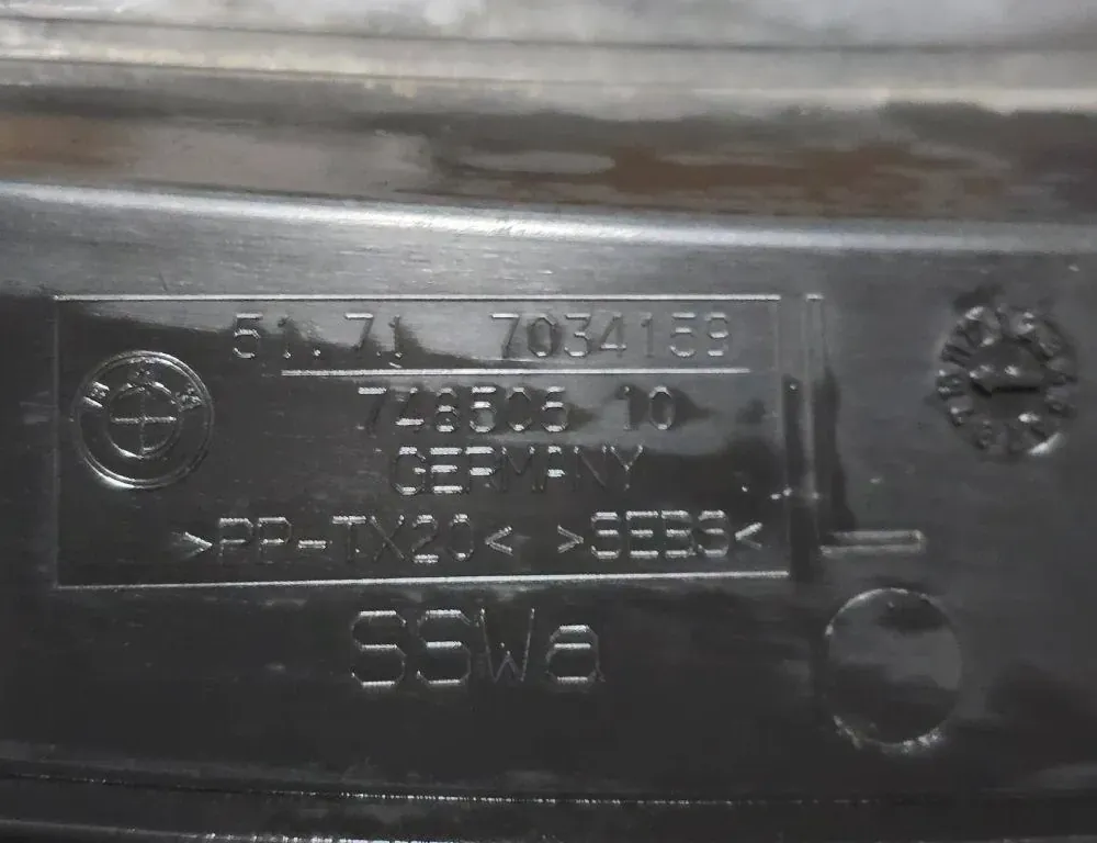 BMW 5 Series E60/E61 (2003-2010) Gumijas motora nodalījumā 7034159 33757477