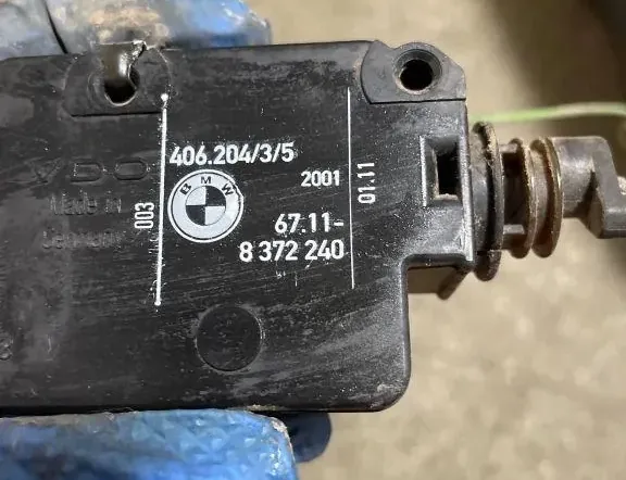 BMW 3 Series E46 (1997-2006) Degvielas tvertnes vāciņa bloķēšana 8372240 33758631