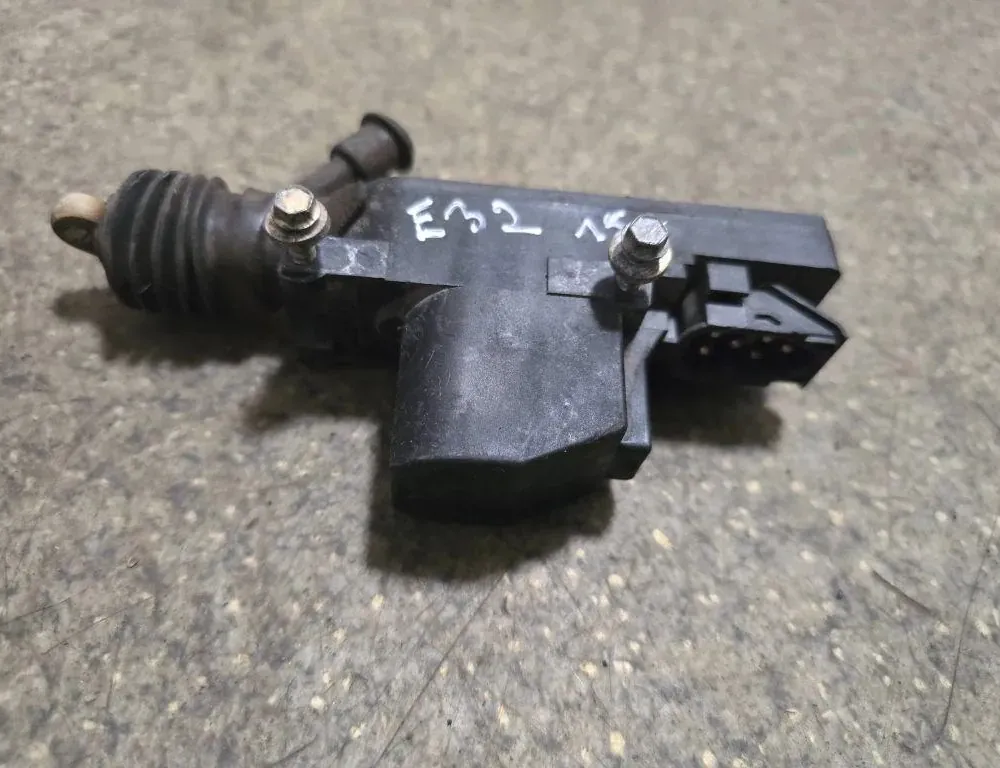 BMW 7 Series E38 (1994-2001) Боковой датчик удара правый 8351284 33759390