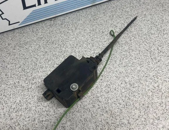 BMW 3 Series E46 (1997-2006) Degvielas tvertnes vāciņa bloķēšana 8372240 33763684