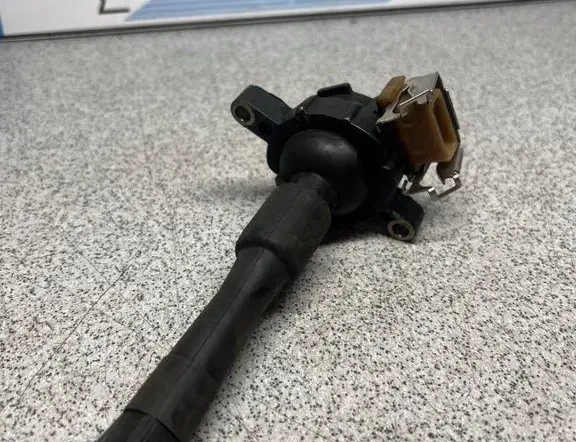 BMW 5 Series E39 (1995-2004) Augstsprieguma aizdedzes spole 1748017 33765440