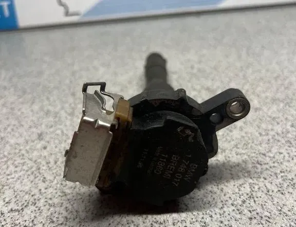 BMW 5 Series E39 (1995-2004) Augstsprieguma aizdedzes spole 1748017 33765452