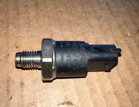 BMW 3 Series E46 (1997-2006) Датчик давления топлива 0281002475 33766415