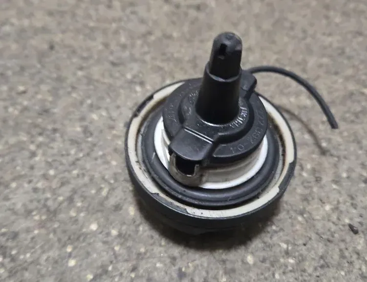 BMW 5 Series F10/F11 (2009-2017) Degvielas tvertnes vāciņš 7222392 33768393