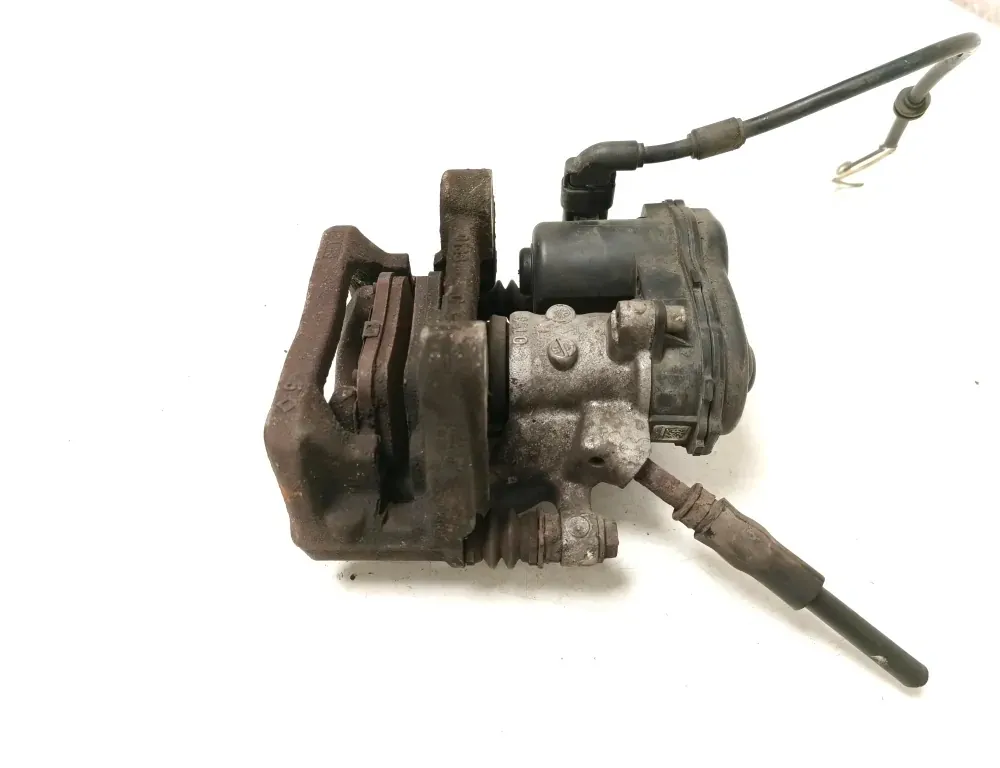 MERCEDES-BENZ A-Class W176 (2012-2018) задний правый суппорт A0004232481 33508996