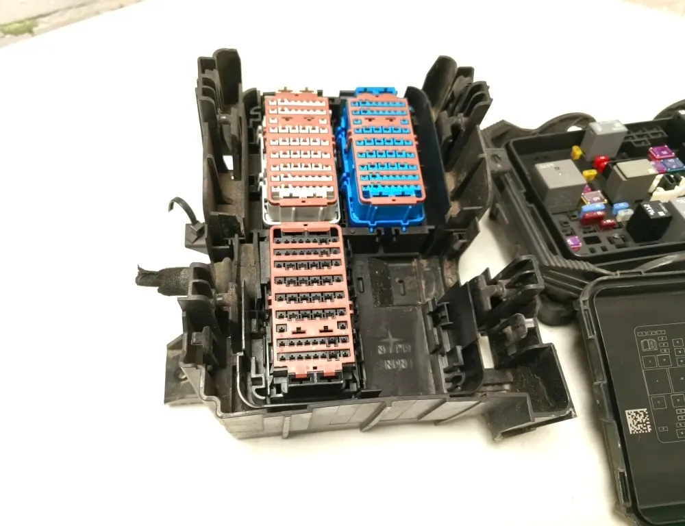 OPEL Insignia B (2017-2024) Fuse box 39116626 33562213