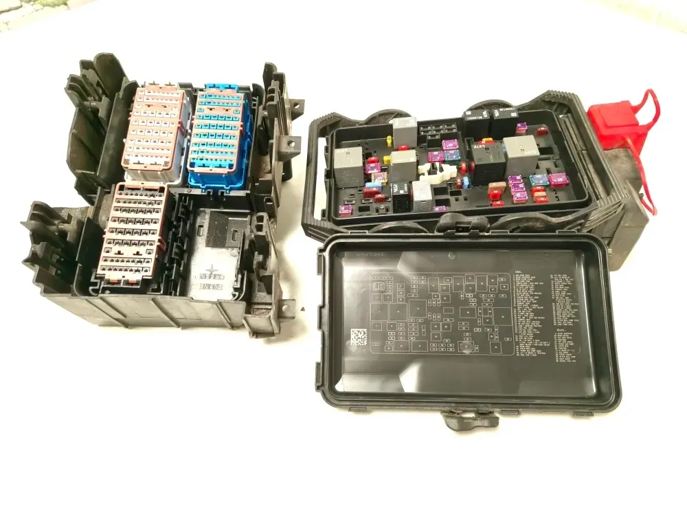 OPEL Insignia B (2017-2024) Fuse box 39116626 33562213